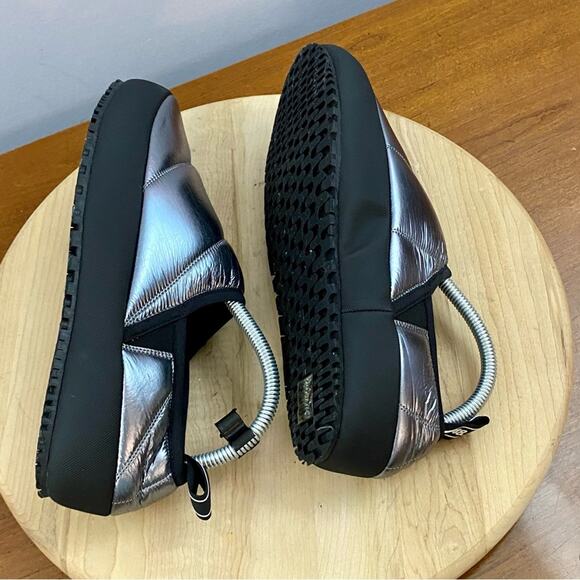 P448 Laby Textile Slippers Women's Sz 40, 9.5 US Silver Quilted Leopard Comfy - Picture 6 of 15